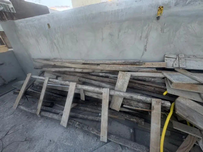 Taboas  e escoras para obra - pinus e eucalipto 