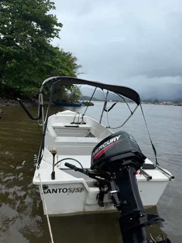 Barco de 2024, guardado em Marina, único dono.