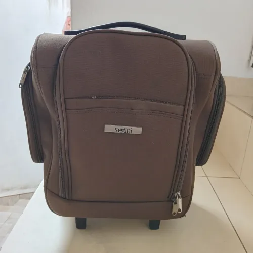 Mala de bordo Sestin! No meu perfil tem outras opções. 