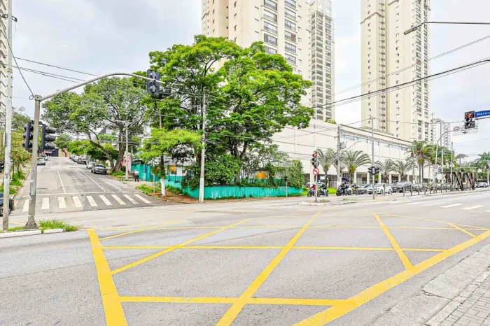 Terreno na Avenida Professor Francisco Morato, 4841 400 m²