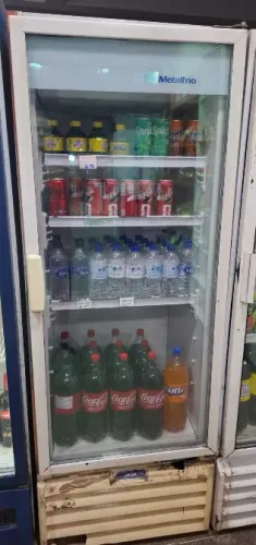 Geladeira expositora vertical Metalfrio