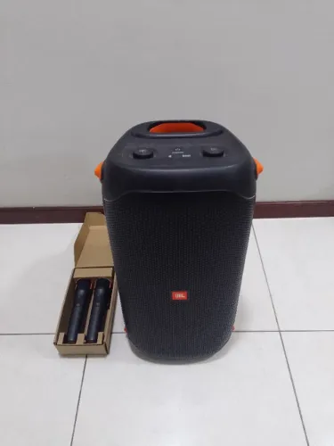 Som JBL part box 110 com 2 microfones sem fio