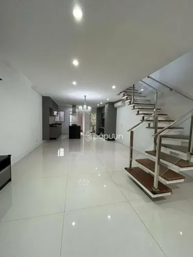 Casa em Vila Fechada 323m² com 3 Suítes, Jacuzzi e 2 Vagas na Vila Mariana
