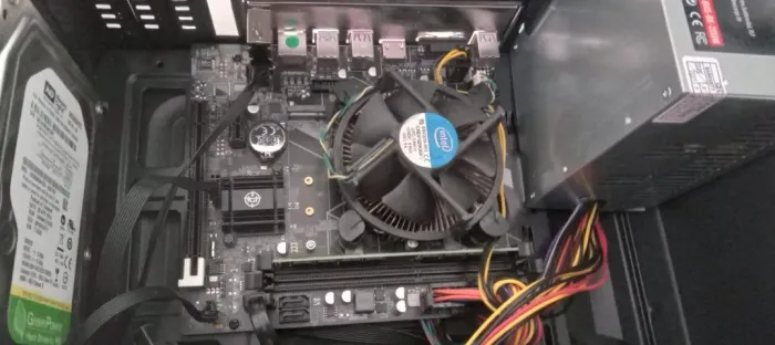 CPU COMPLETA PLACA MAE 1150 PROCES I5 8 DE RAM HD 500 GB PROGRAMADO