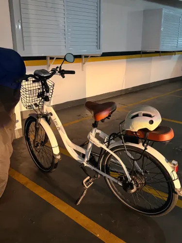 Bike Lev E-bike L Plus pouco usada com acessórios 