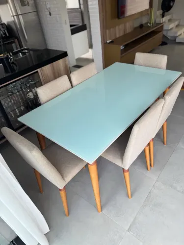 Mesa de vidro com 6 cadeiras