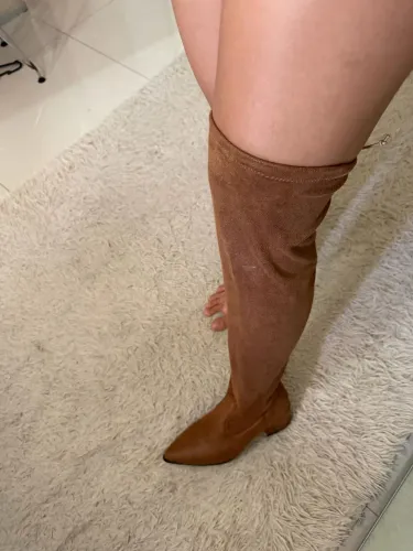 Bota marrom linda