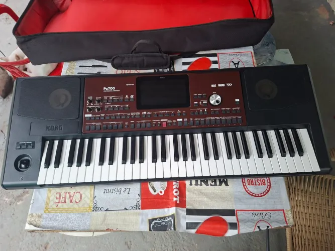 TECLADO KORG Pa 700