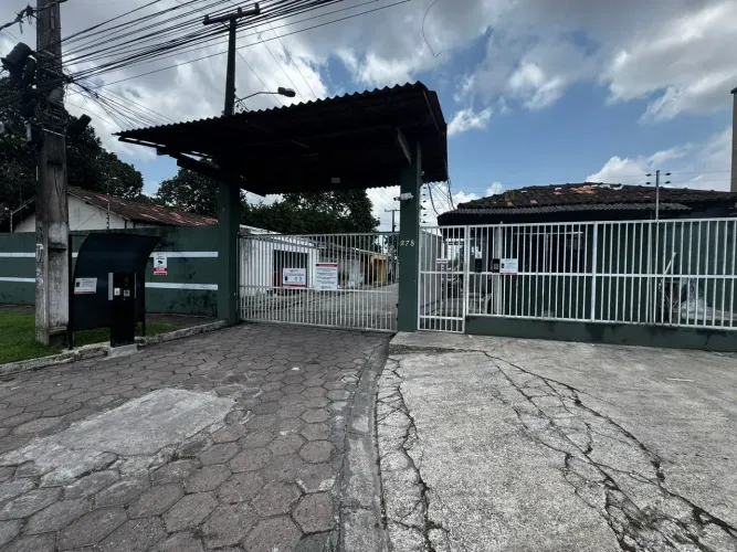 Condominio Alvorada, Casa com 2 quartos, 1 banheiro, vaga de garagem para até 3 carros.