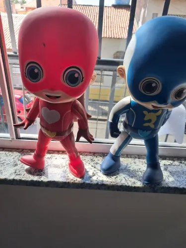 Boneco 2 juntos é 60 reais e um só é 35 reais