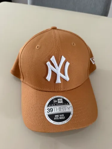 Boné New Era New York Caramelo