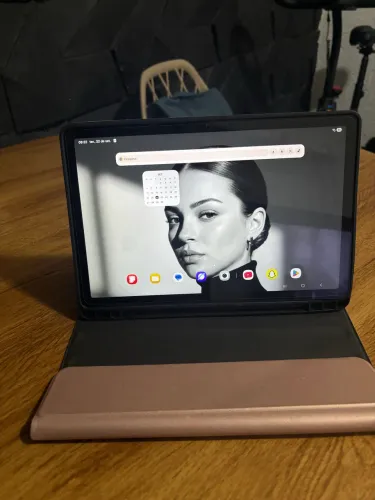 Tablet Samsung quase não usado.