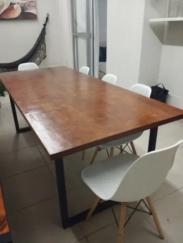 Mesa de jantar industrial em madeira e metal - 8 lugares