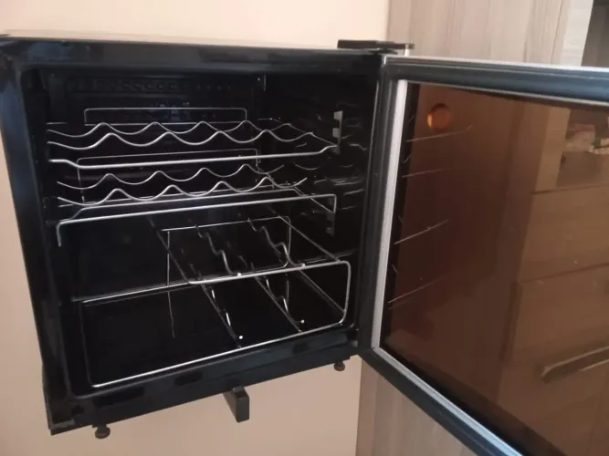 Refrigerador para vinho. 