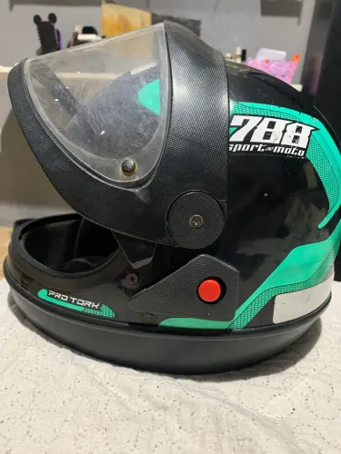 capacete usado
