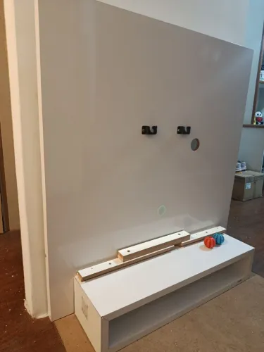 Painel branco para tv super reforçado tamanho 1,20 x 1,10