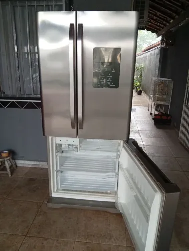 Geladeira Eletrolux top linda 3 porta inox v 220 valor 2499 reais 