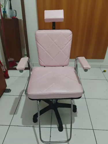 Cadeira de cabeleireiro rosa