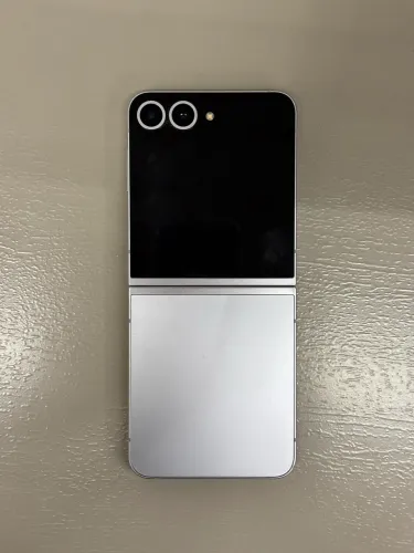 Samsung Galaxy Z Flip6