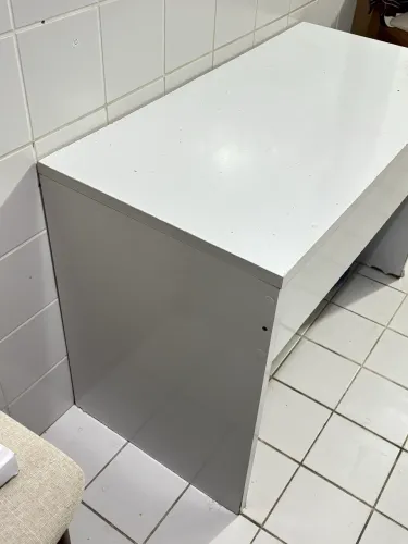 Escrivaninha/bancada de estudo ou apoio