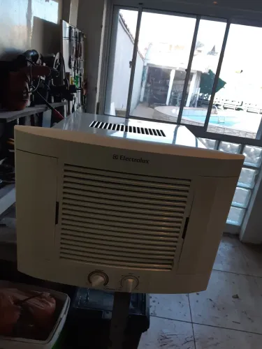 Ar condicionado Eletrolux de janela 7500 BTUs  