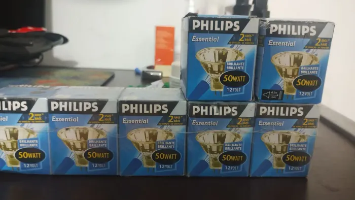 Kit 7 lâmpadas Philips da linha Essential, modelo MR16