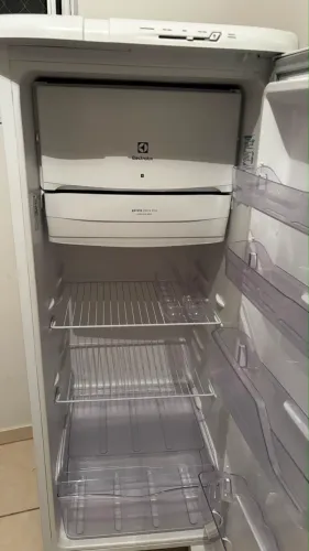 Vendo geladeira com defeito