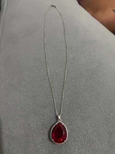 Colar de Ruby reconstituído