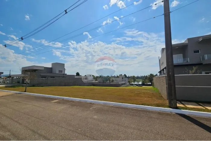 Terreno em Condomínio à Venda em Araçoiaba da Serra-SP - Bairro Barreiro: 720m² de Área