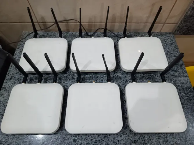 Vendo 6 Pontos de acesso Extreme Networks ExtremeWireless WiNG AP7532, Dual Band. LEIA.