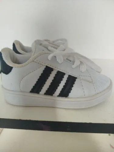 Tênis bebe Adidas 