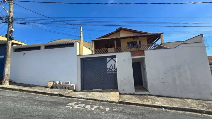 Imóvel a venda na cidade de Amparo com dois salões e uma casa.
