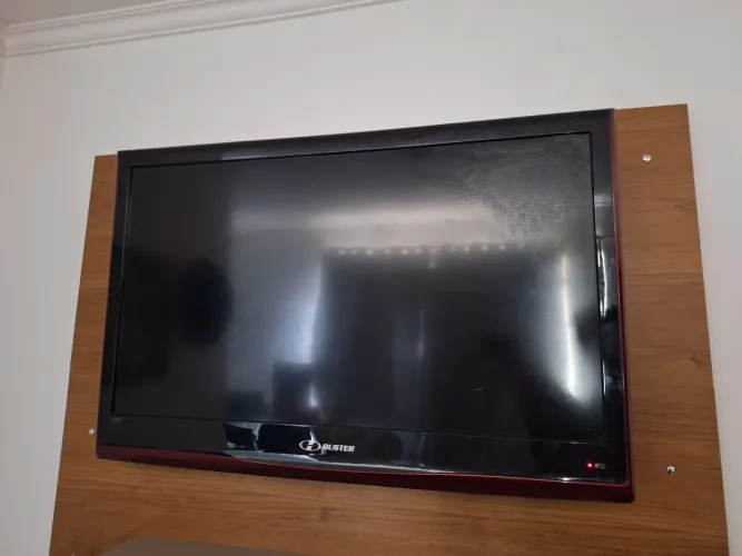 TV H-Buster 45" LCD Funcionando - Excelente para TV Box e Videogame