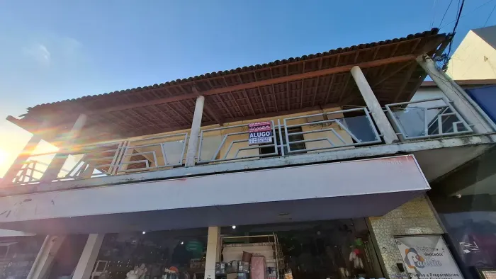 Excelente de 4/4, 3 salas, 3 banheiro, varandão na rua ACM cidade nova Feira