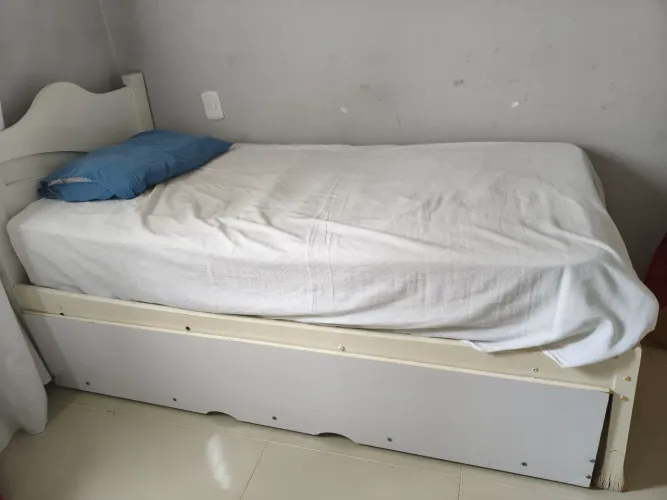 Cama de solteiro com colchão