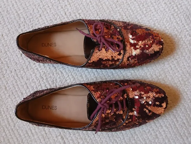 Sapato em lantejoulas,semi novo, perfeito estado.