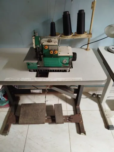 Vendo Máquina Overlok