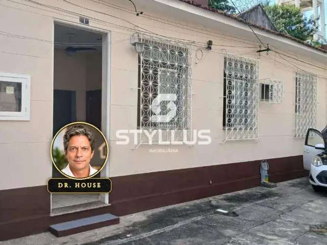 Casa de Vila Linear com 3 Quartos e 2 Vagas na Rocha! M73P