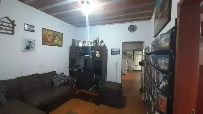Casa à venda, 04 Quartos e 02 vagas, no bairro Araguaia, região do Barreiro.