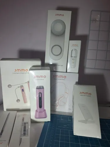 Kit jmmo com 2 canetas para iPad, 1 spray de agua, 1 headphone, 2 carregador por indução,