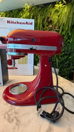 KitchenAid Artisan Vermelha 4,7L + Kit de Massas
