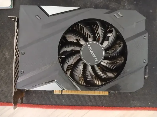 Placa de Vídeo Gigabyte NVIDIA GeForce GTX 1650 D6 OC 4G