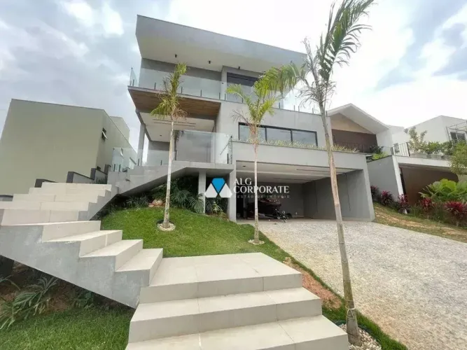 Casa de Alto Padrão para Venda | 462 m² de Área Construída | 3 Suítes | 4 Vagas de Garagem