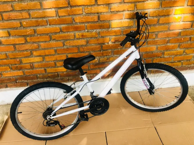 Bicicleta Caloi Ceci aro 24, 21 velocidades, 10 a 14 anos