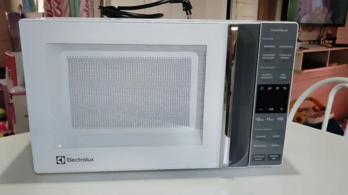 Microondas Electrolux efficient 23L
