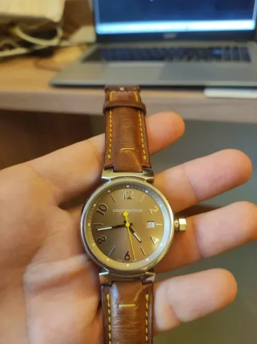 RELÓGIO LOUIS VUITTON TAMBOUR Q1112 / DM6528 - Quartzo Original - Caixa 39 mm