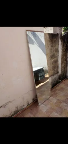 ESPELHO E PARTIDO COM SUPORTE PARA COLOCAR NA PAREDE