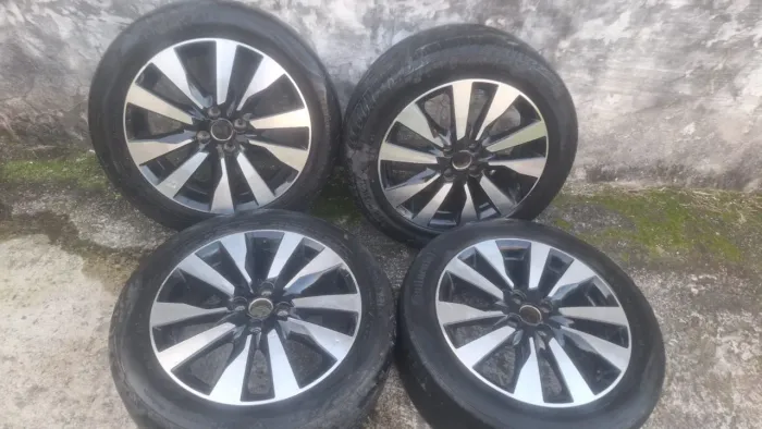 Jogo de rodas aro 17 do Nissan Kicks