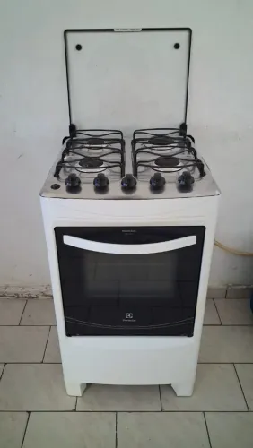 Vende-se fogão Electrolux semi novo por apenas 360$ Itapetininga sp <br>