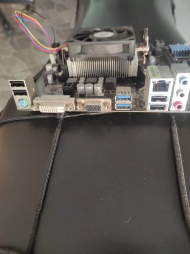 Placa Mãe FM2+ A68M-DG3+ DDR3 - Usa APU A6 A8 A10 - 100% Testada